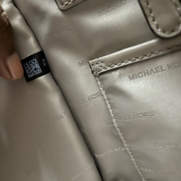 Micheal kors bag - Picture 7 of 9